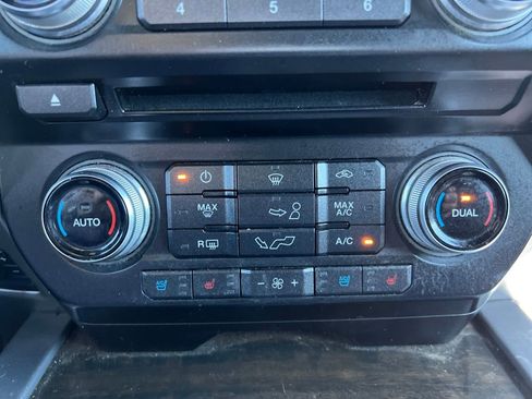 Used 2015 Ford F150 Platinum w/ Equipment Group 701A Luxury image 33