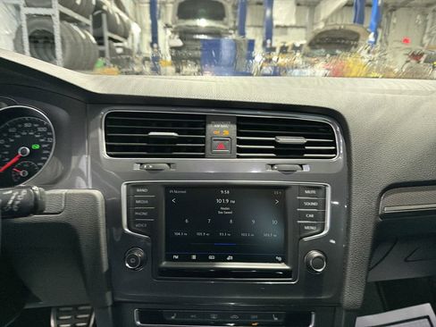 Used 2017 Volkswagen Golf Alltrack SE image 23