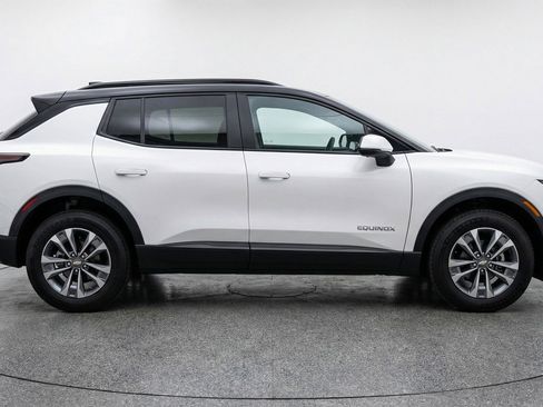 Used 2025 Chevrolet Equinox LT FWD image 11