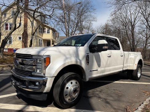 Used 2017 Ford F450 Lariat w/ Lariat Ultimate Package image 2