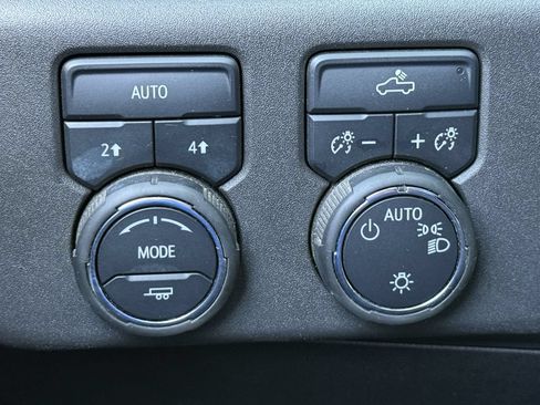 Used 2025 Chevrolet Silverado 1500 LT AWD/4WD image 21