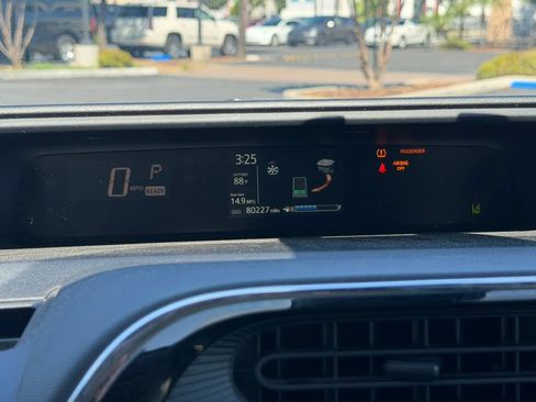 Used 2018 Toyota Prius C One w/ Carpet Mat Package FWD image 23