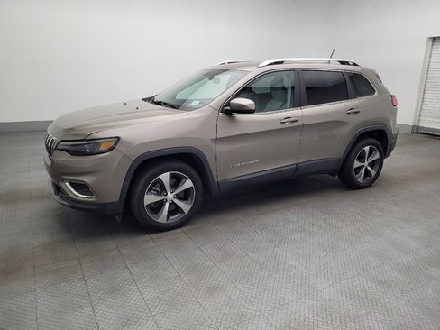 Used 2019 Jeep Cherokee Limited image 2