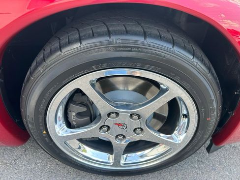 Used 2004 Chevrolet Corvette Coupe w/ Preferred Equipment Group RWD image 9