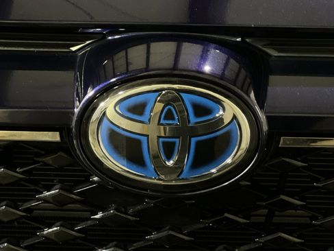 Used 2023 Toyota RAV4 SE w/ Weather & Moonroof Package AWD/4WD image 20