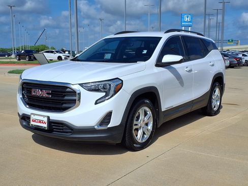 Used 2019 GMC Terrain SLE w/ Driver Convenience Package FWD image 4