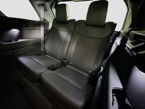 New 2026 Land Rover Range Rover Long Wheelbase SE AWD/4WD image 31