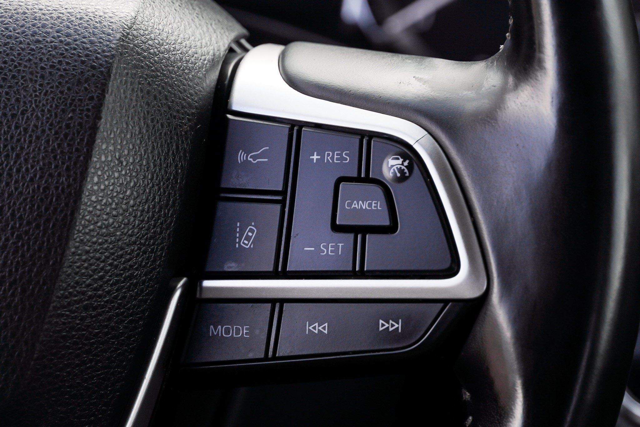 Used 2023 Toyota Highlander LE AWD/4WD image 34