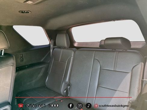 Used 2023 Chevrolet Traverse RS FWD image 25