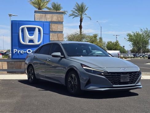 Used 2023 Hyundai Elantra Blue FWD image 3
