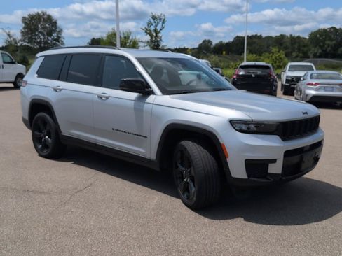 Used 2023 Jeep Grand Cherokee L Laredo AWD/4WD image 10