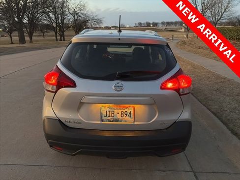 Used 2018 Nissan Kicks SV image 4