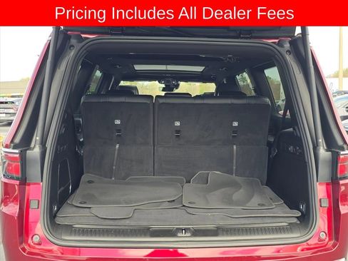 Used 2023 Jeep Wagoneer 4WD w/ Premium Group I image 12