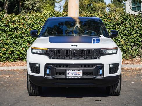 Used 2022 Jeep Grand Cherokee Trailhawk w/ Luxury Tech Group III AWD/4WD image 2