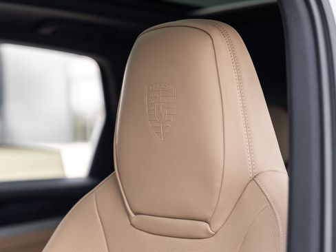 Certified 2026 Porsche Cayenne AWD/4WD image 27