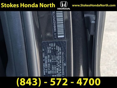 Used 2023 Kia Carnival LX FWD image 8