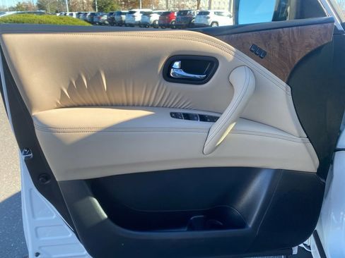 Used 2024 Nissan Armada SL w/ Captain's Chairs Package image 10