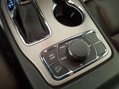 Used 2019 Jeep Grand Cherokee Limited AWD/4WD image 22