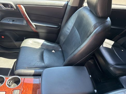 Used 2013 Toyota Highlander Limited AWD/4WD image 17