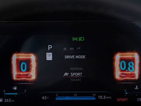 Used 2025 Hyundai Elantra Limited image 27