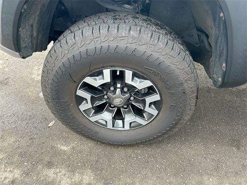 Used 2020 Toyota Tacoma TRD Off-Road image 29
