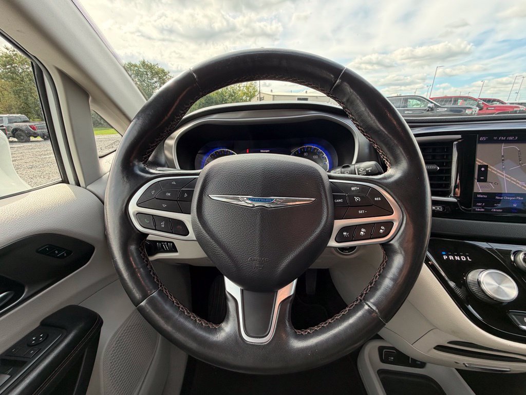 Used 2020 Chrysler Pacifica Touring-L w/ Advanced Safetytec Group FWD image 10