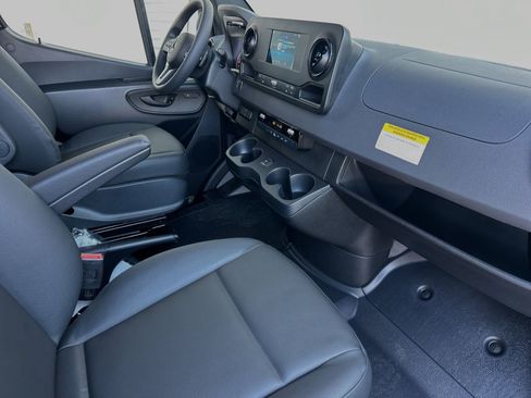 Used 2024 Mercedes-Benz Sprinter 3500 image 16