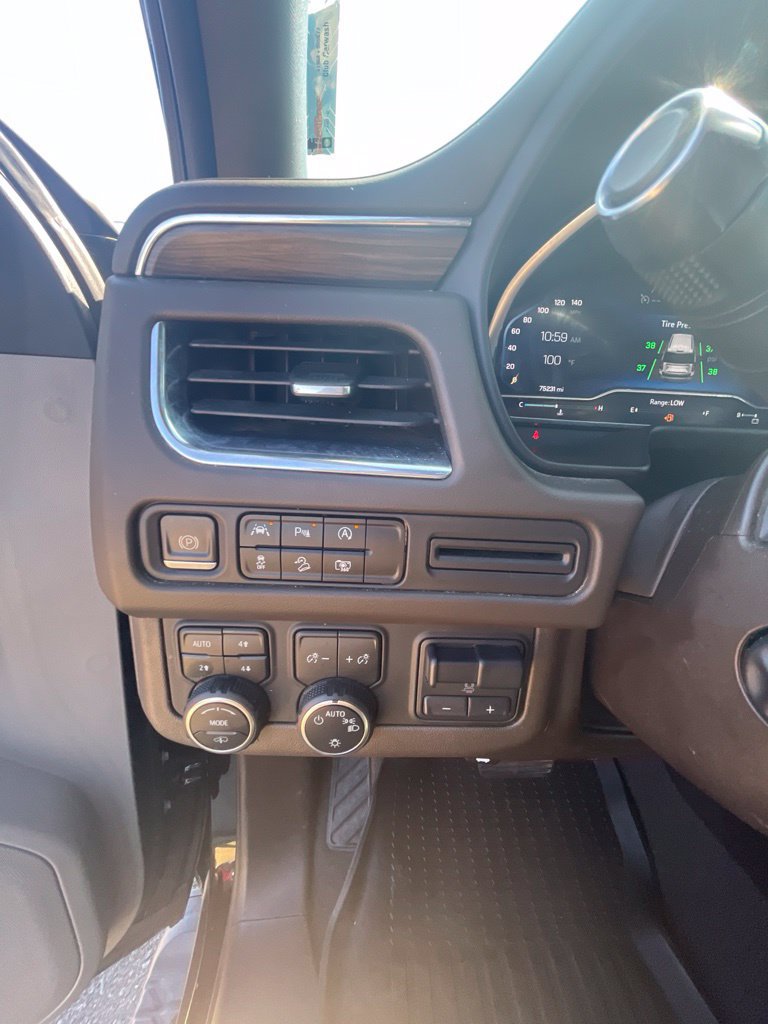 Used 2023 Chevrolet Tahoe Z71 w/ Z71 Off-Road Package AWD/4WD image 14
