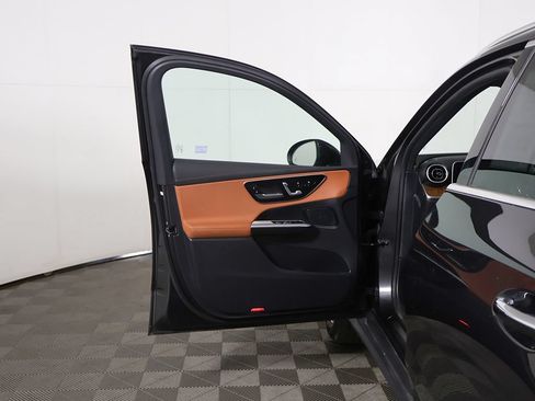 Used 2025 Mercedes-Benz GLC 300 4MATIC image 20