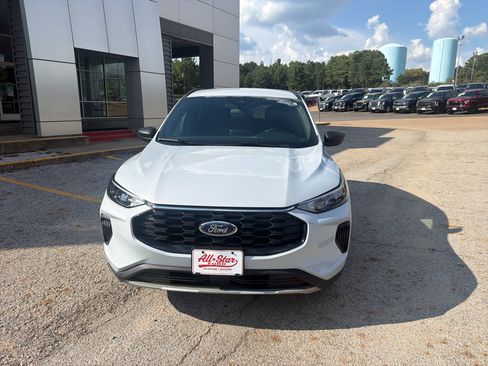 Used 2025 Ford Escape ST-Line FWD image 2
