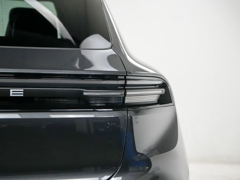 Certified 2025 Porsche Macan Electric RWD image 12