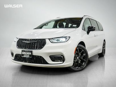 Used 2025 Chrysler Pacifica Limited