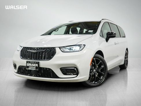 Used 2025 Chrysler Pacifica Limited FWD image 1