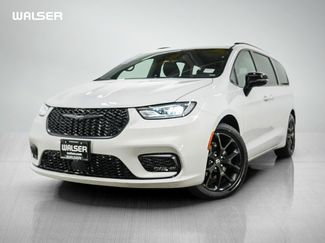 Used 2025 Chrysler Pacifica Limited FWD video 1