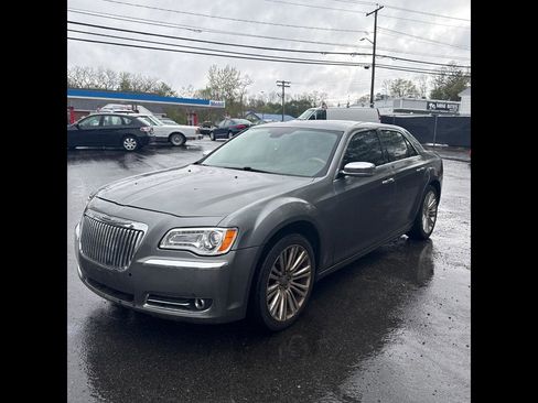 Used 2011 Chrysler 300 C RWD image 1