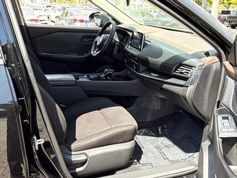 Used 2023 Nissan Rogue S image 11