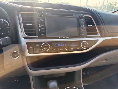 Used 2016 Toyota Highlander Limited FWD image 9