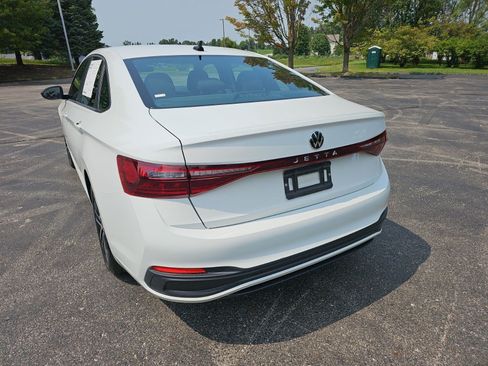 Used 2025 Volkswagen Jetta Sport FWD image 3