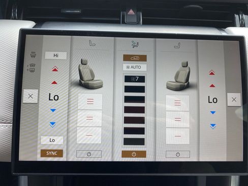 Used 2024 Land Rover Discovery Sport Dynamic SE image 18