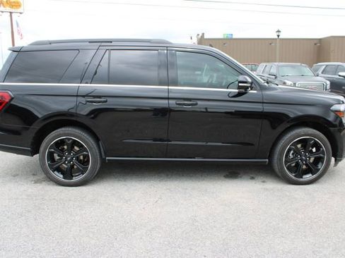 Used 2022 Ford Expedition Limited RWD image 4
