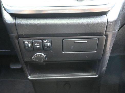 Used 2018 Toyota Sienna Limited image 19