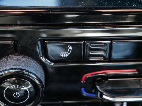 Used 2023 Jeep Grand Cherokee Limited w/ Black Appearance Package image 30