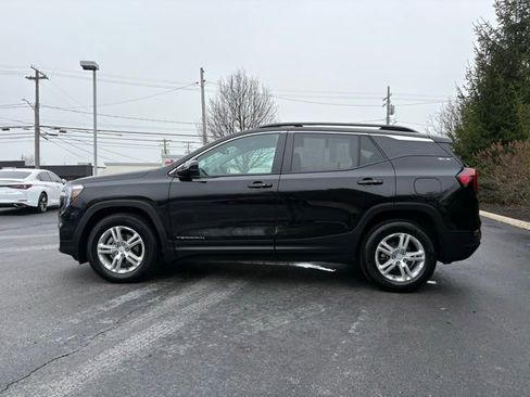 Used 2023 GMC Terrain SLE w/ Driver Convenience Package image 2