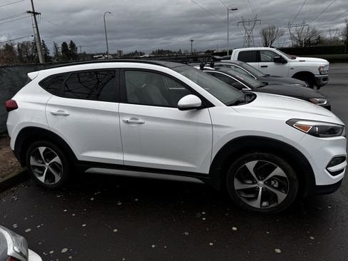 Used 2018 Hyundai Tucson Value w/ Cargo Package image 4