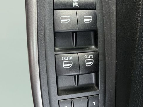 Used 2021 Jeep Cherokee Limited image 22