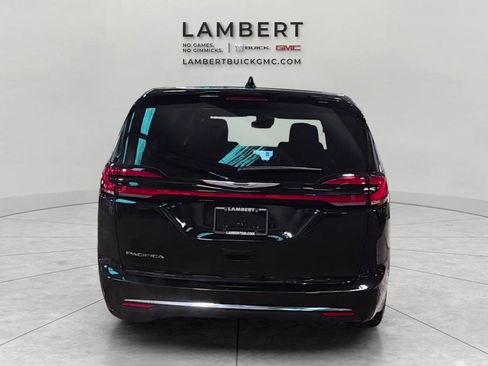Used 2025 Chrysler Pacifica Select FWD image 4