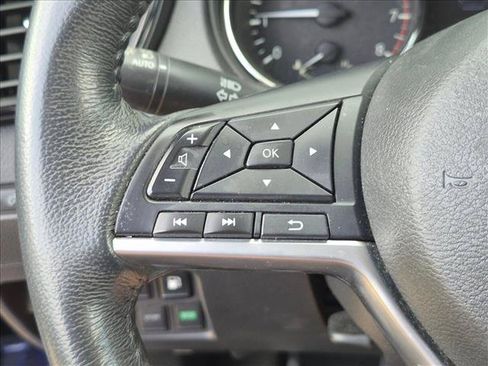 Used 2018 Nissan Rogue SV FWD image 4
