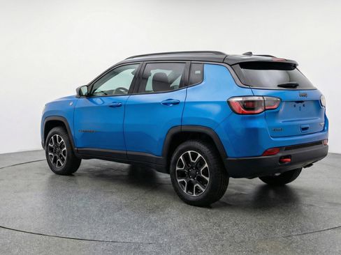 Used 2025 Jeep Compass Trailhawk AWD/4WD image 6
