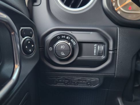 Used 2025 Jeep Gladiator Sport AWD/4WD image 21