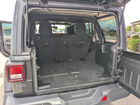 Used 2018 Jeep Wrangler Unlimited Rubicon AWD/4WD image 25